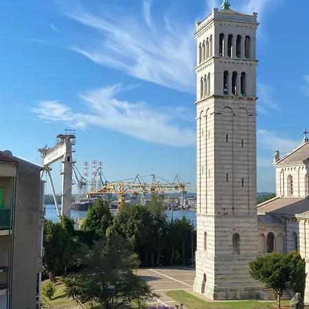 New Stylish & Modern Studio Apart - With Sea View Apartment Pula