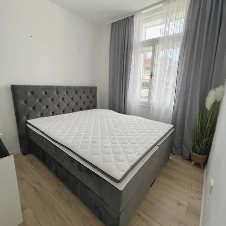 Apartment New Stylish & Modern Studio Apart - With Sea View